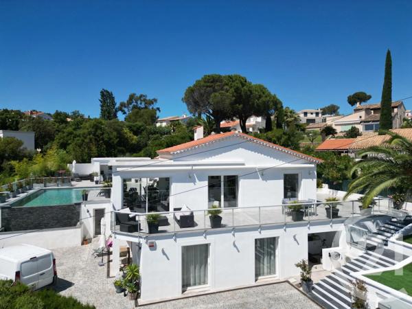 Maison à vendre  7 pièces - 197,82 m 2   ST AYGULF  - 83