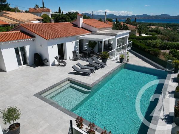 Maison à vendre  7 pièces - 197,82 m 2   ST AYGULF  - 83