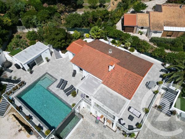 Maison à vendre  7 pièces - 197,82 m 2   ST AYGULF  - 83