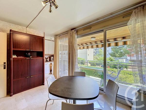 Appartement T2 à vendre  2 pièces - 41 m 2   CAVALAIRE SUR MER  - 83