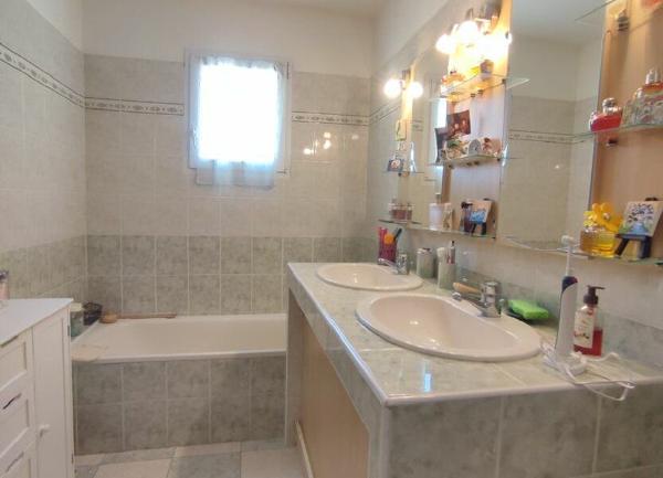 Maison à vendre    5 pièces •  Roujan