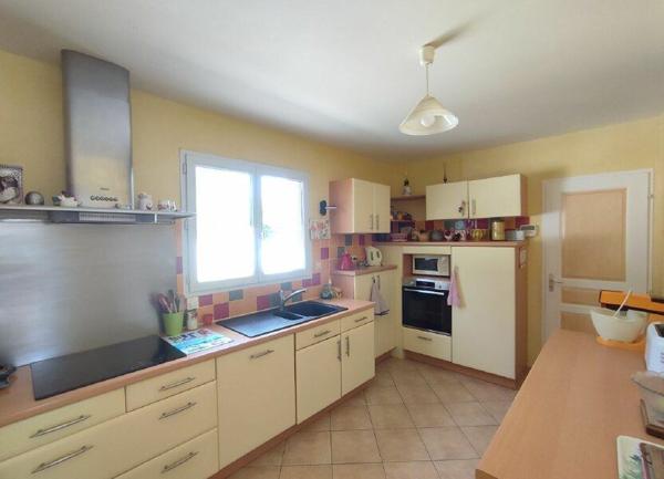 Maison à vendre    5 pièces •  Roujan