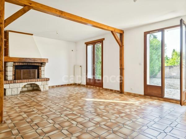 Pavillon situé dans un quartier résidentiel calme, à 5 minutes à pied des commerces.