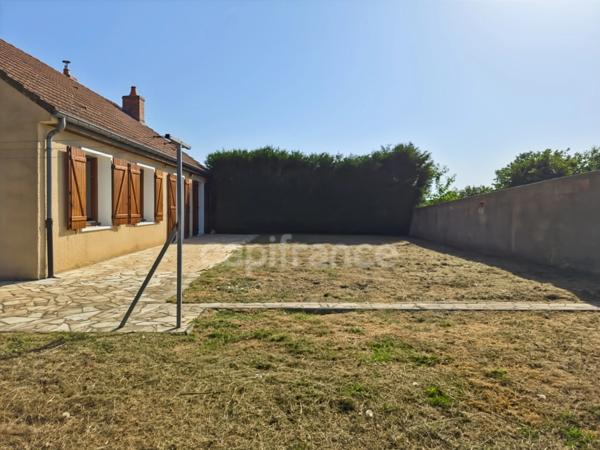 Pavillon situé dans un quartier résidentiel calme, à 5 minutes à pied des commerces.