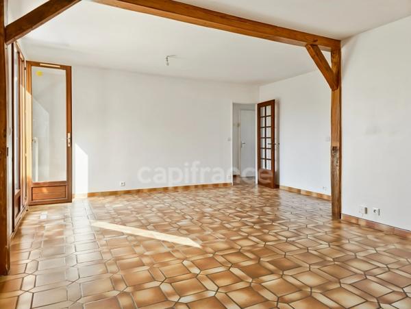 Pavillon situé dans un quartier résidentiel calme, à 5 minutes à pied des commerces.