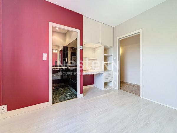 Superbe longère à vendre entièrement rénovée aux portes du Périgord Noir - 4 suites - 1 bureau - Piscine - Tennis - Basket - Parc d'environ 7 000 m²