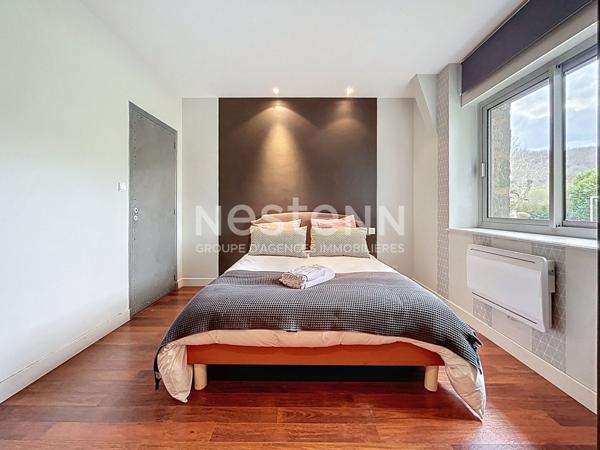 Superbe longère à vendre entièrement rénovée aux portes du Périgord Noir - 4 suites - 1 bureau - Piscine - Tennis - Basket - Parc d'environ 7 000 m²