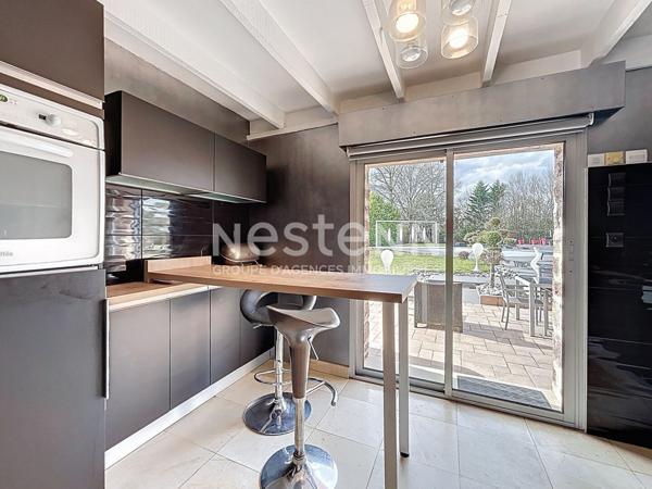 Superbe longère à vendre entièrement rénovée aux portes du Périgord Noir - 4 suites - 1 bureau - Piscine - Tennis - Basket - Parc d'environ 7 000 m²