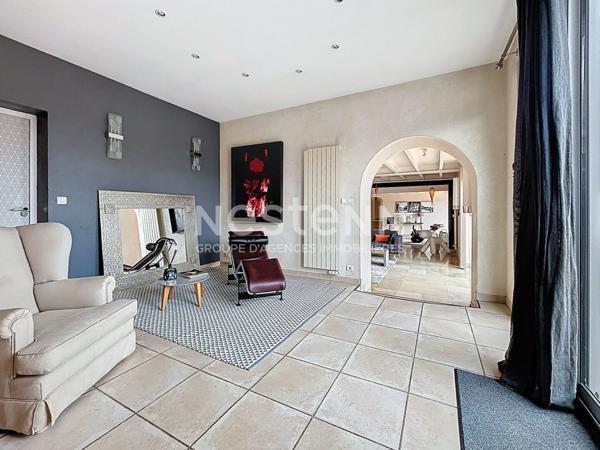 Superbe longère à vendre entièrement rénovée aux portes du Périgord Noir - 4 suites - 1 bureau - Piscine - Tennis - Basket - Parc d'environ 7 000 m²