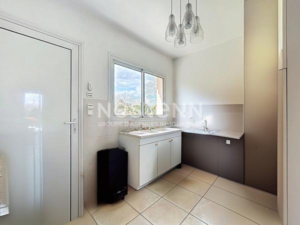 Superbe longère à vendre entièrement rénovée aux portes du Périgord Noir - 4 suites - 1 bureau - Piscine - Tennis - Basket - Parc d'environ 7 000 m²