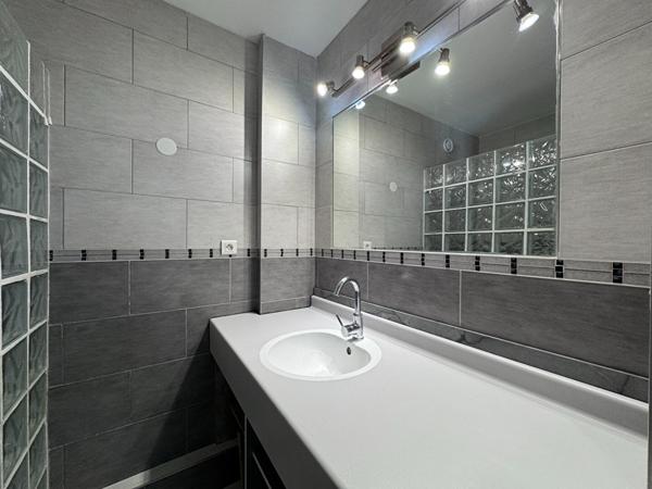Appartement 4 pièces à vendre - Chambéry le Haut - Lumineux €179 000 ** - Référence 13914