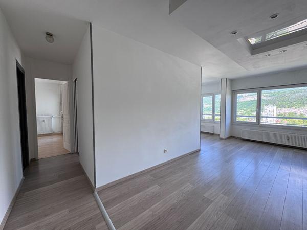 Appartement 4 pièces à vendre - Chambéry le Haut - Lumineux €179 000 ** - Référence 13914