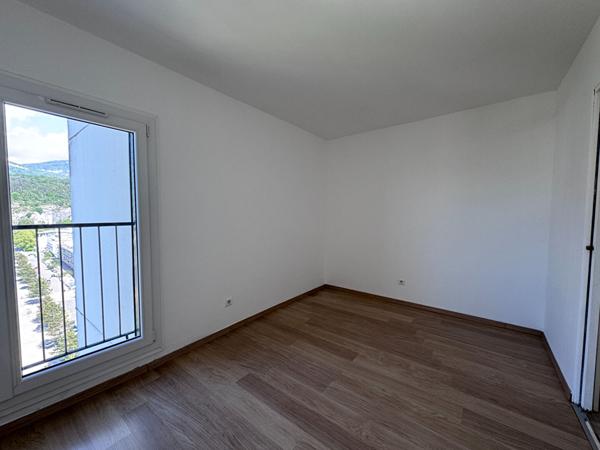 Appartement 4 pièces à vendre - Chambéry le Haut - Lumineux €179 000 ** - Référence 13914