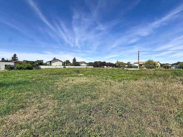 Terrain constructible viabilisé de 1238m2