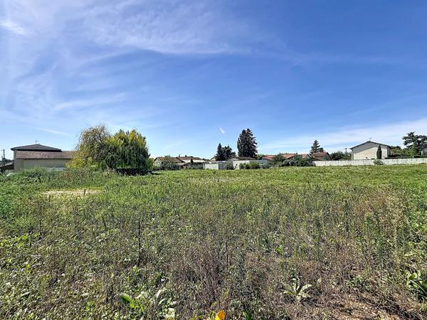 Terrain constructible viabilisé de 1238m2