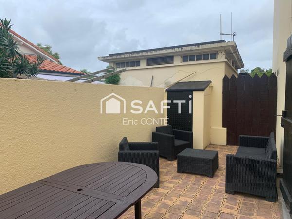 Aiguillon, à deux pas du Bassin et des commerces.