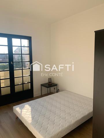 Aiguillon, à deux pas du Bassin et des commerces.