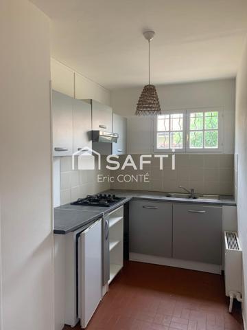 Aiguillon, à deux pas du Bassin et des commerces.