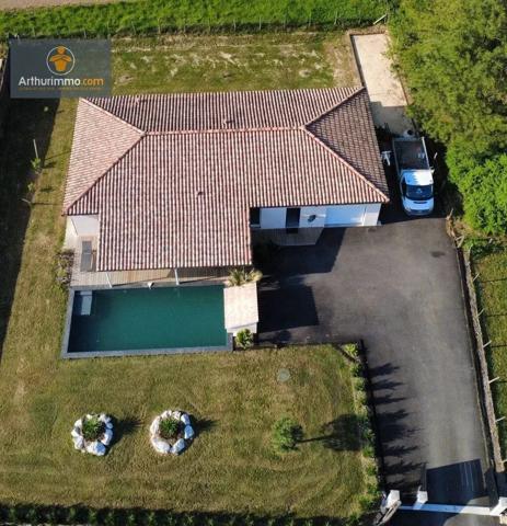 Vente                                                      Maison
                        
                     7 pièces                      127 m2                     à Casteljaloux