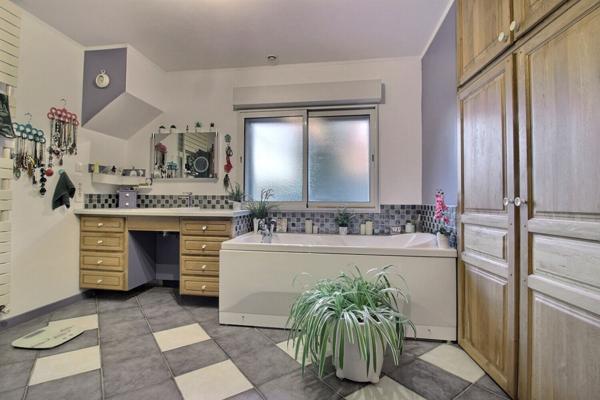 Maison 145 m2 Lomme Mont à Camp, 4 chambres, garage , prox Métro