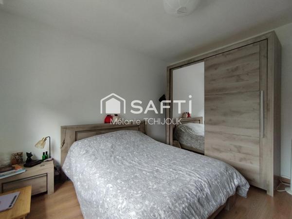 Maison de Ville avec 5 chambres sur sous sol total