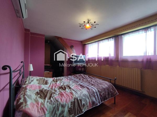 Maison de Ville avec 5 chambres sur sous sol total