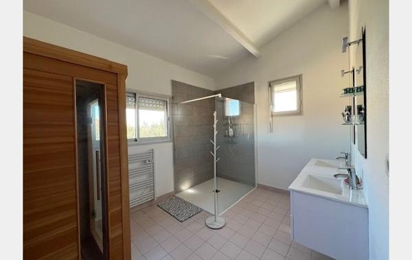 Vente Villa de beaux volumes - jardin et garage Marseillan   