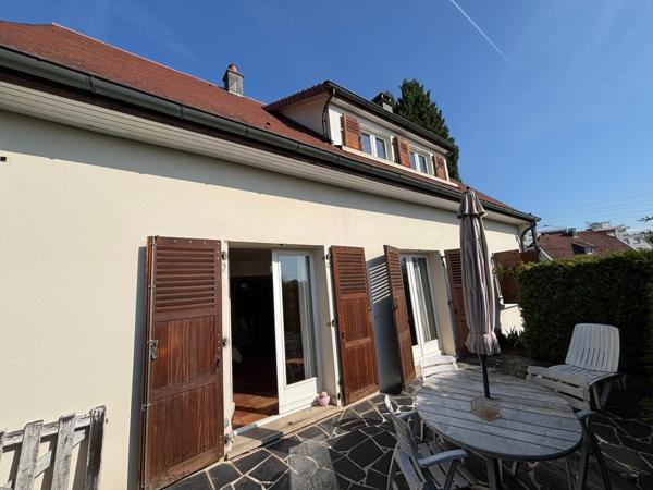 Maison
                                                                                                                                                                                                                                                                                                                        6 pièce(s)                                                                                                                                                                                                          4 chambre(s)                                                                                                                                                                                                          140  m²