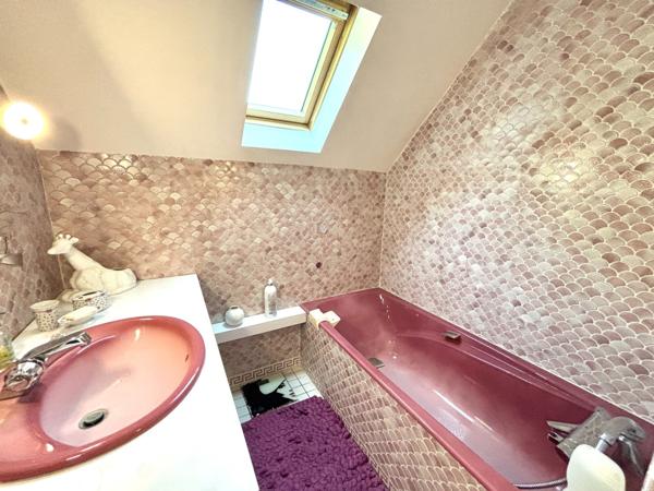 Maison
                                                                                                                                                                                                                                                                                                                        6 pièce(s)                                                                                                                                                                                                          4 chambre(s)                                                                                                                                                                                                          140  m²
