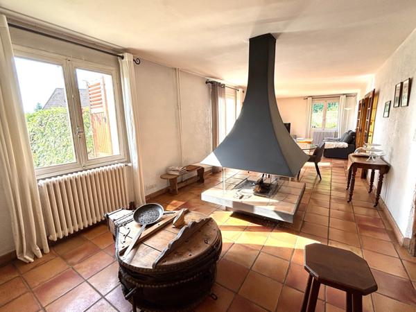 Maison
                                                                                                                                                                                                                                                                                                                        6 pièce(s)                                                                                                                                                                                                          4 chambre(s)                                                                                                                                                                                                          140  m²
