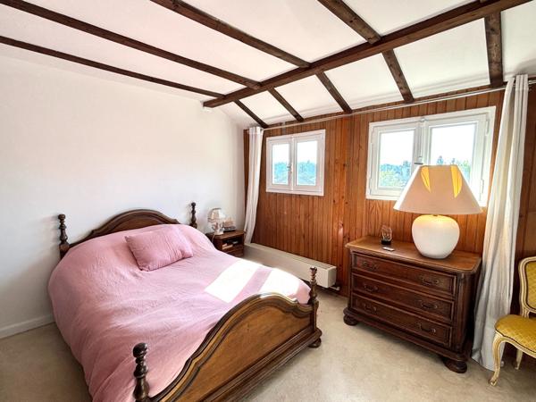 Maison
                                                                                                                                                                                                                                                                                                                        6 pièce(s)                                                                                                                                                                                                          4 chambre(s)                                                                                                                                                                                                          140  m²