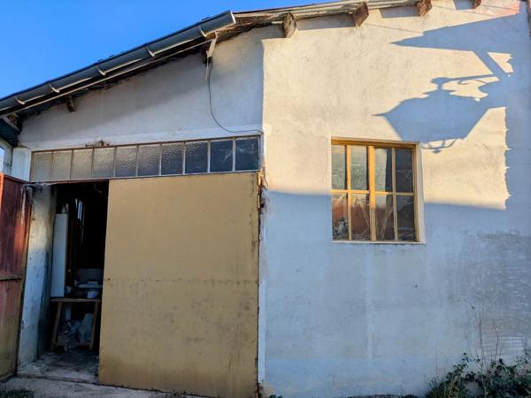 Atelier et son jardinet à transformer