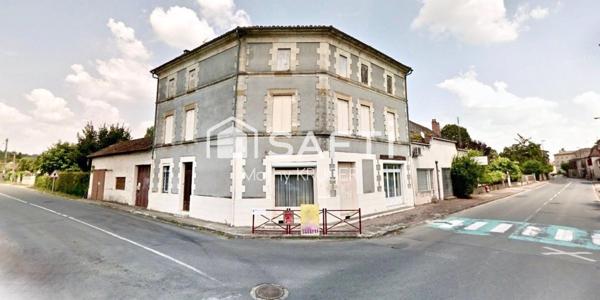 Bâtisse de caractère au cœur du village