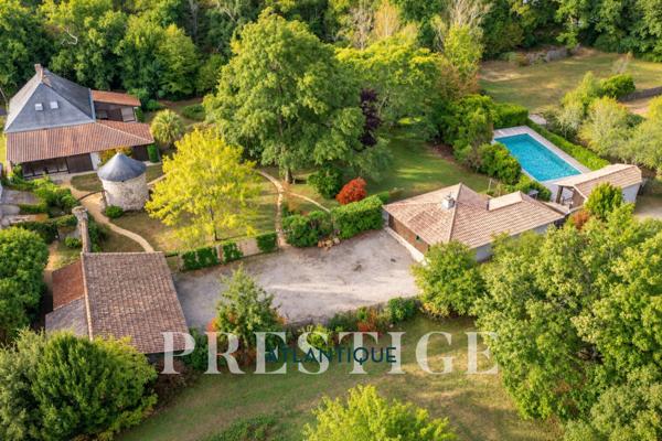 PORNIC - VILLA 226 M2 HABITABLES - MAISON 80 M2 - PISCINE POOL-HOUSE - GARAGE - PARC PAYSAGER