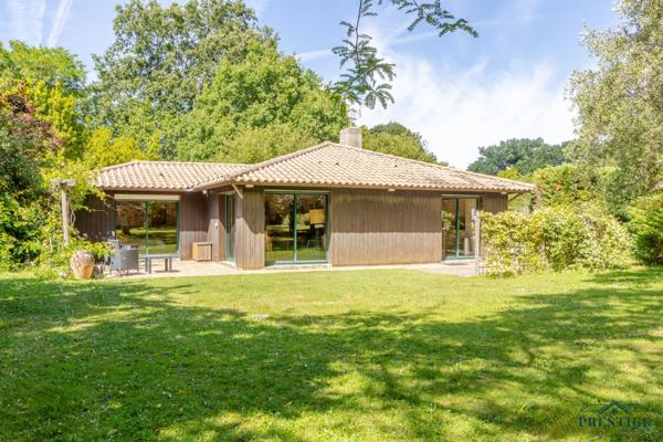PORNIC - VILLA 226 M2 HABITABLES - MAISON 80 M2 - PISCINE POOL-HOUSE - GARAGE - PARC PAYSAGER
