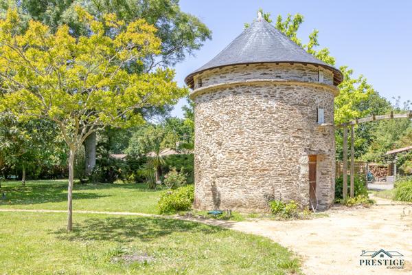 PORNIC - VILLA 226 M2 HABITABLES - MAISON 80 M2 - PISCINE POOL-HOUSE - GARAGE - PARC PAYSAGER