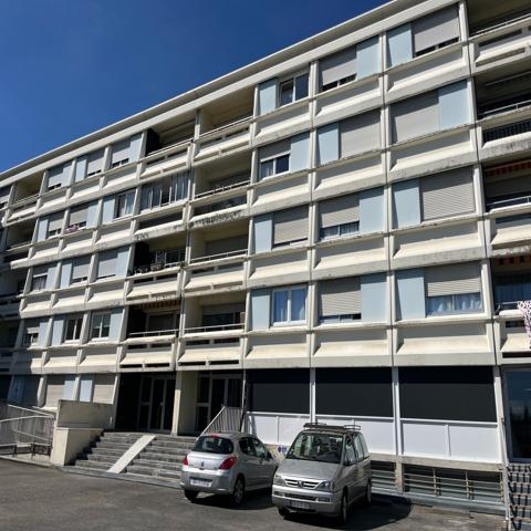 Appartement
                                                                                                                                                                                                                                                                                                                        3 pièce(s)                                                                                                                                                                                                          2 chambre(s)                                                                                                                                                                                                          67  m²