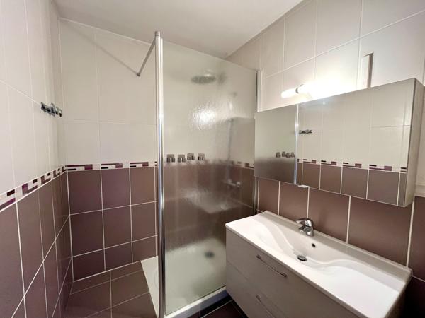 Appartement
                                                                                                                                                                                                                                                                                                                        3 pièce(s)                                                                                                                                                                                                          2 chambre(s)                                                                                                                                                                                                          67  m²