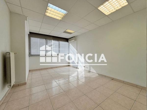 À vendre Local commercial 103 m² - Toulon 83000