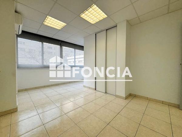 À vendre Local commercial 103 m² - Toulon 83000