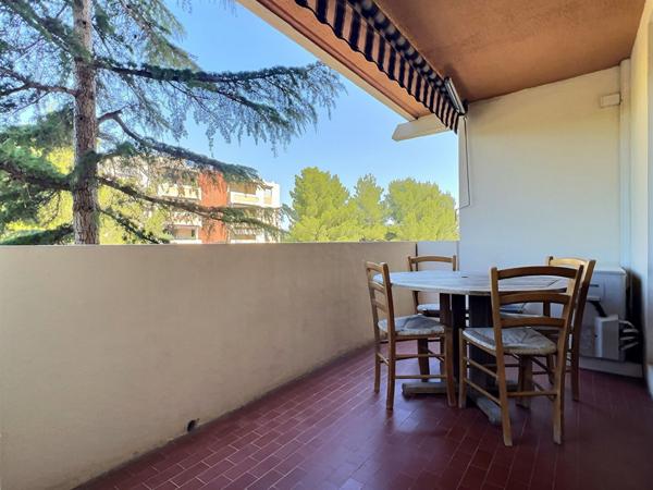 A vendre appartement de type 3 avec terrasse à Marseille (Le Cabot/Saint Tronc)