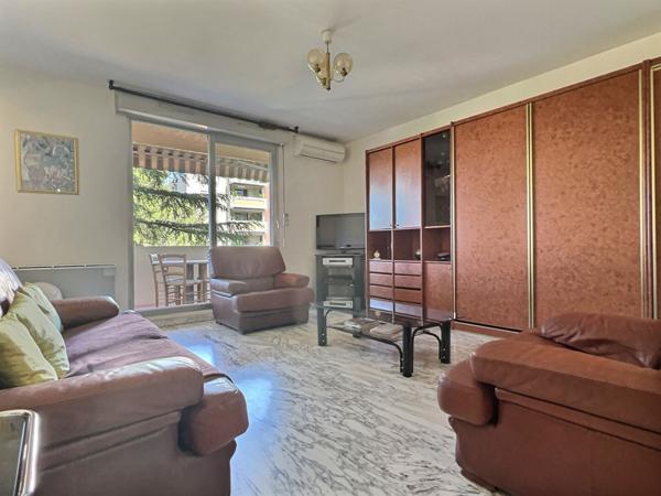 A vendre appartement de type 3 avec terrasse à Marseille (Le Cabot/Saint Tronc)