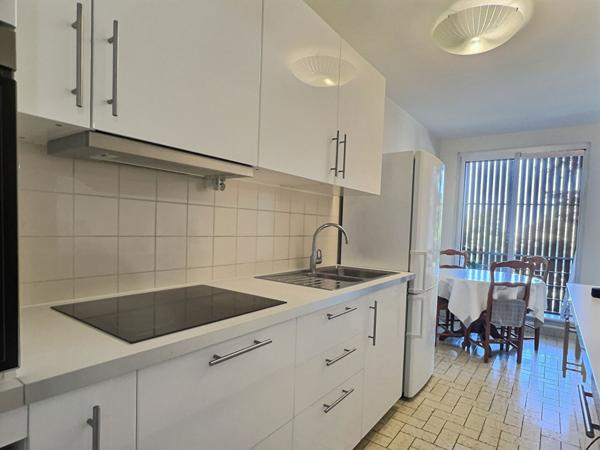 A vendre appartement de type 3 avec terrasse à Marseille (Le Cabot/Saint Tronc)