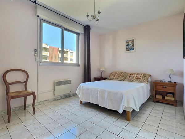 A vendre appartement de type 3 avec terrasse à Marseille (Le Cabot/Saint Tronc)