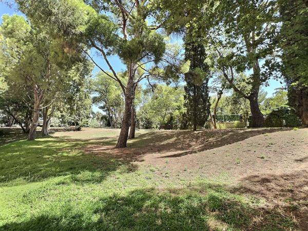 A vendre appartement de type 3 avec terrasse à Marseille (Le Cabot/Saint Tronc)