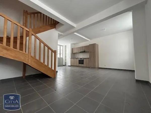 Appartement à louer 4 pièces 81.8m²