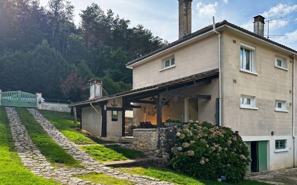 Maison à vendre    6 pièces •  Notre-Dame-de-Sanilhac