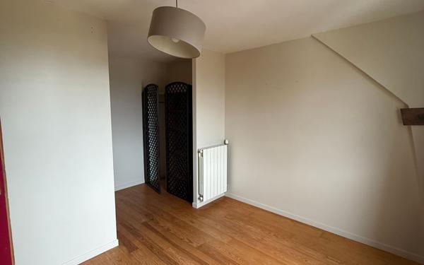 Maison à louer    4 pièces •  Saint-Laurent-des-Vignes