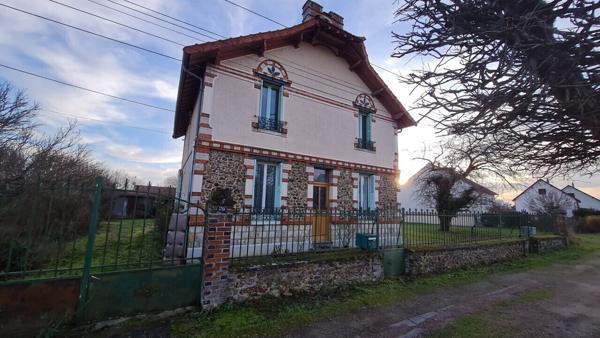 Maison 119m² hab, 2 appart (57 et 62 m²) + dép / 1290m² de terrain