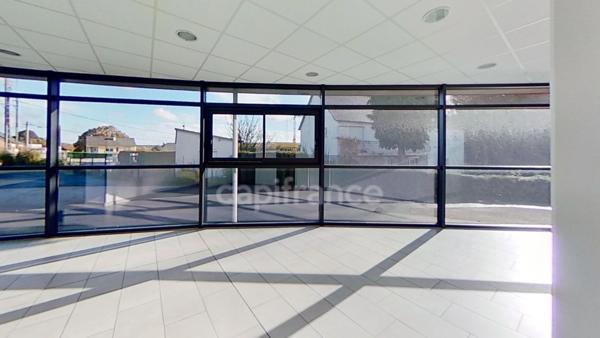 Local artisanal / industriel / commercial / bureaux et showroom à vendre GUINGAMP (22)